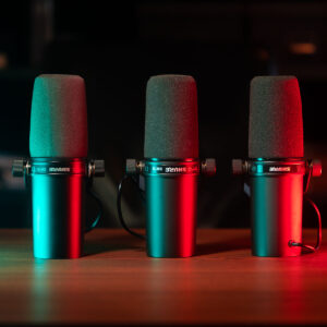 SHURE SM7B - mikrofon do podcastów i nagrań, wynajem profesjonalnego sprzętu audio w Framerent.