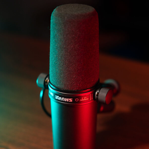 SHURE SM7B - mikrofon podcastowy do nagrań, idealny dla podcasterów i twórców treści.